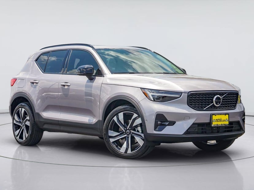 2026 Volvo XC40 - Image 1
