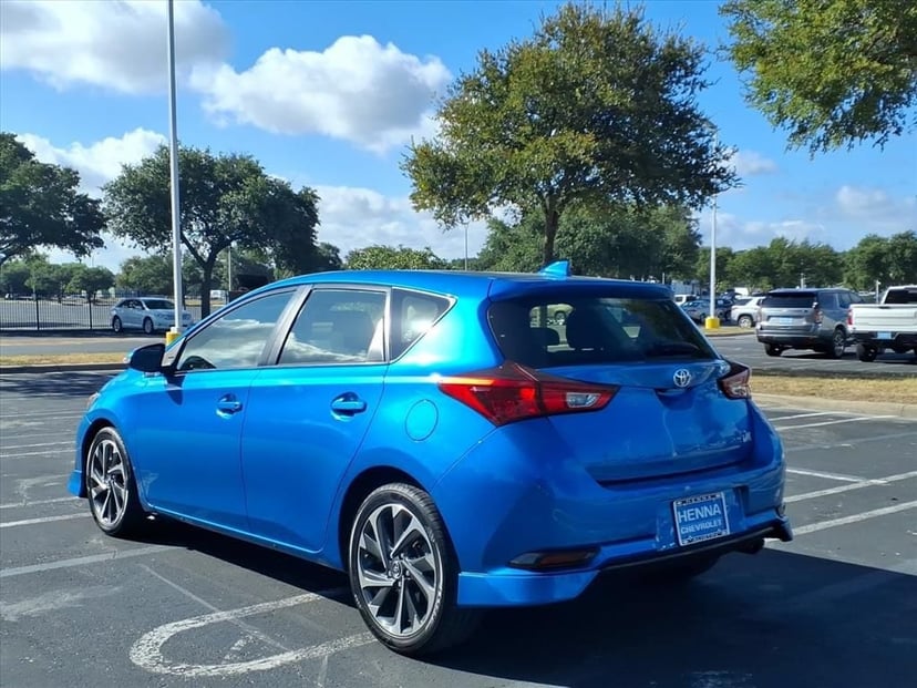 2017 Toyota corolla-im - Image 3