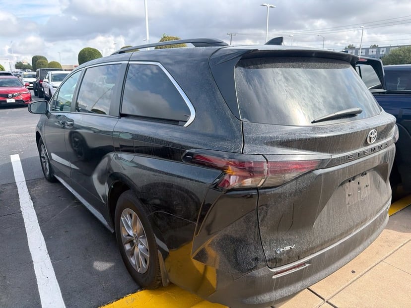 2026 Toyota Sienna - Image 1