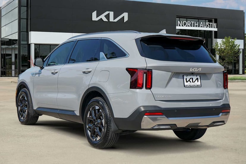 2025 Kia Sorento - Image 3