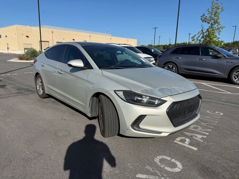 2017 Hyundai Elantra - Image 3