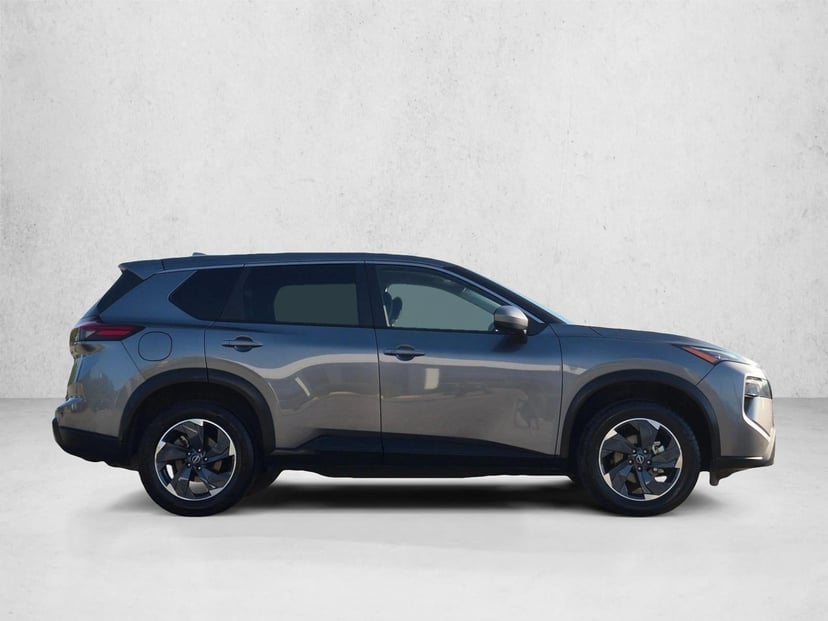 2025 Nissan Rogue - Image 2