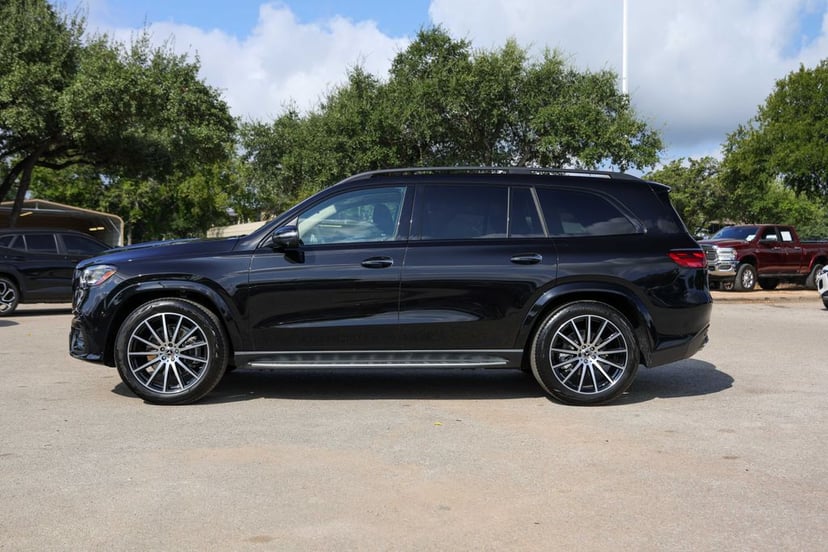 2026 Mercedes-Benz GLS - Image 2