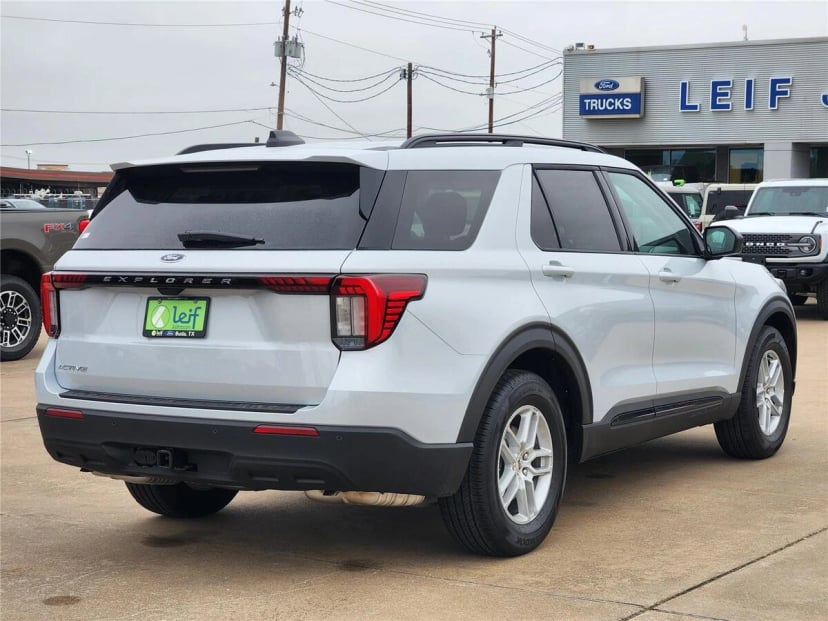 2026 Ford Explorer - Image 2