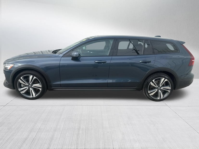 2025 Volvo V60CC - Image 1