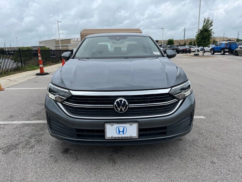 2023 Volkswagen Jetta - Image 3