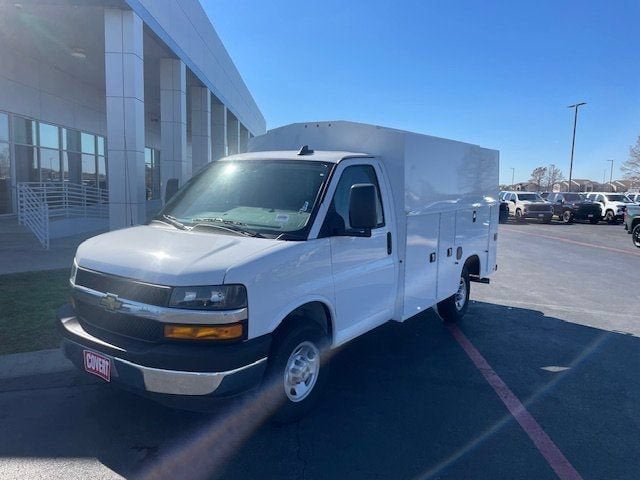 2025 Chevrolet Express Cutaway - Image 1