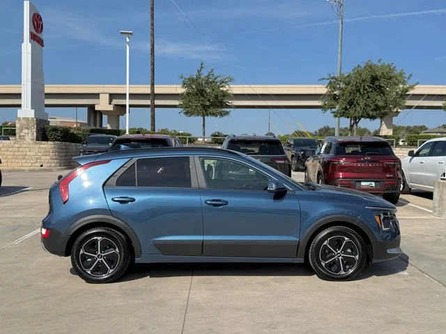 2024 Kia Niro Plug-In Hybrid - Image 3