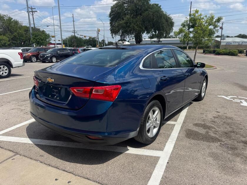 2019 Chevrolet Malibu - Image 3