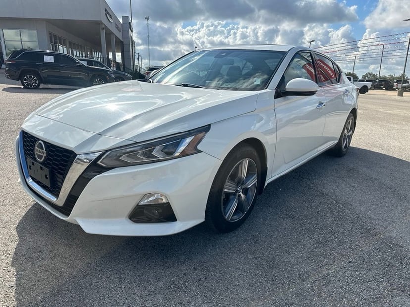 2022 Nissan Altima - Image 1