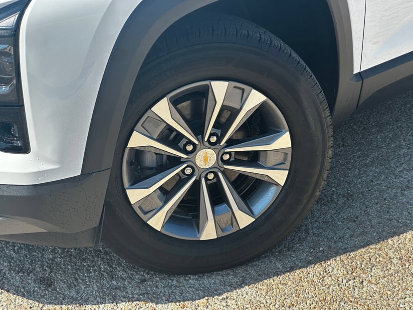 2027 Chevrolet Equinox - Image 2