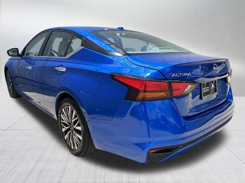 2025 Nissan Altima - Image 3
