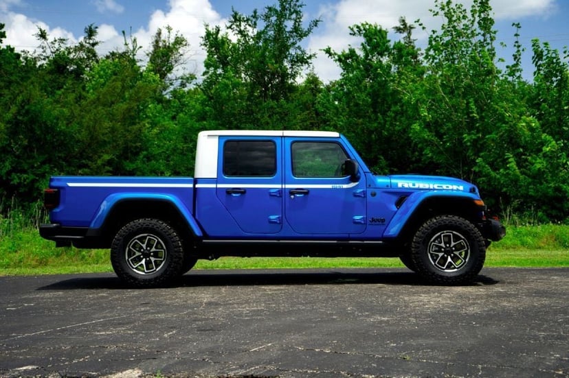 2026 Jeep Gladiator - Image 2