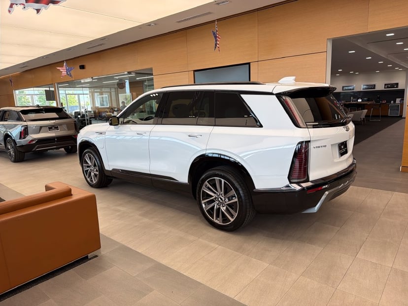 2027 Cadillac Vistiq - Image 1