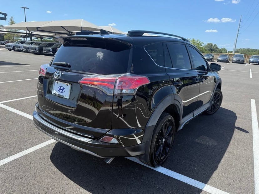 2018 Toyota RAV4 - Image 2
