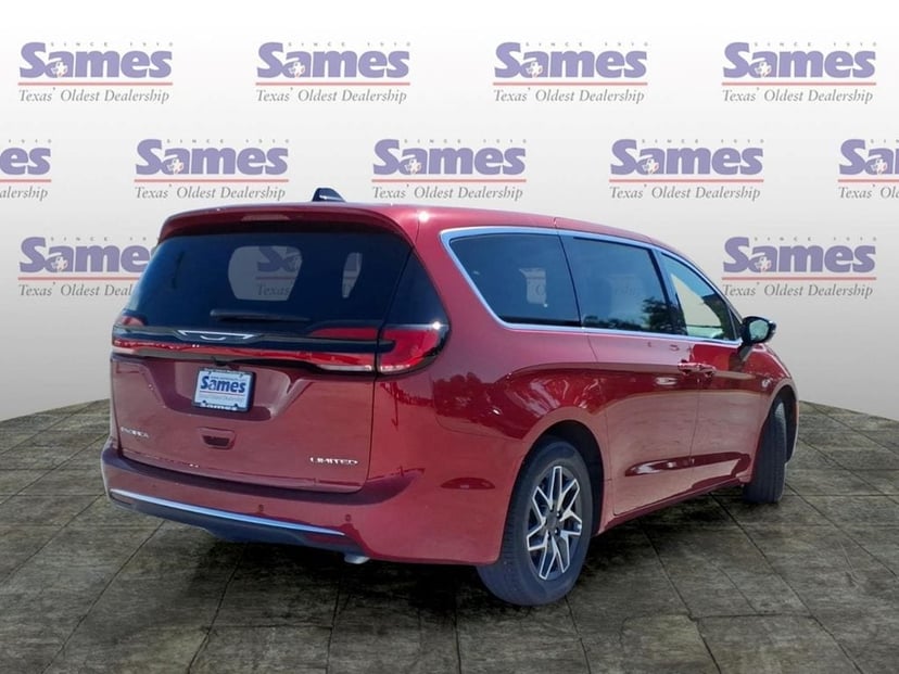 2027 Chrysler Pacifica - Image 2