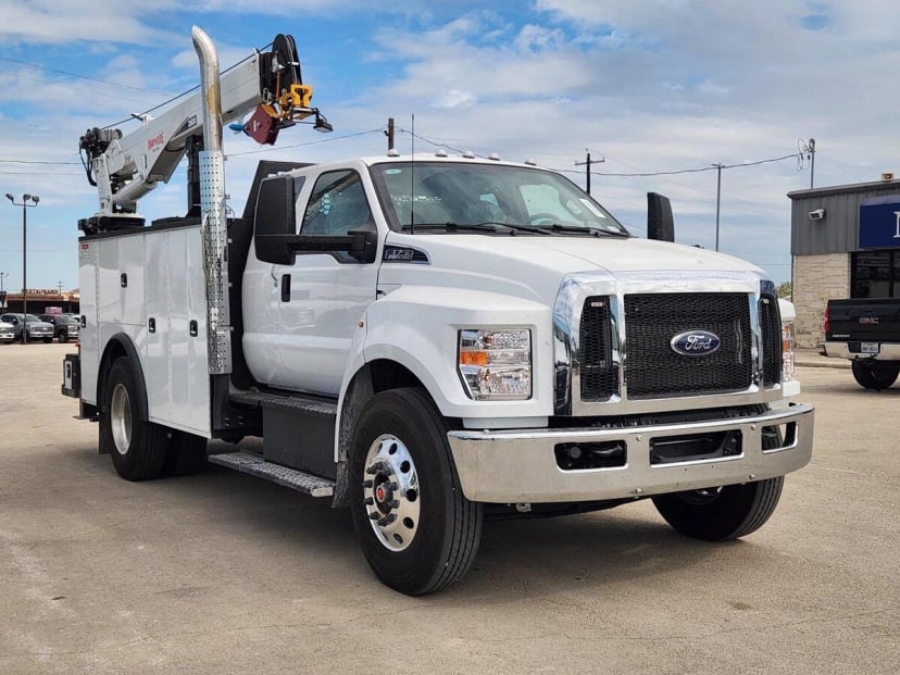 2027 Ford F-750 - Image 1