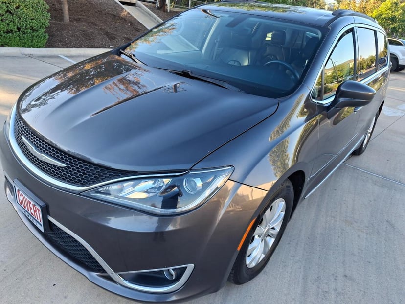 2017 Chrysler Pacifica - Image 1