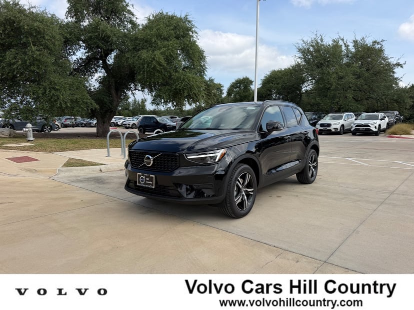 2026 Volvo XC40 - Image 1