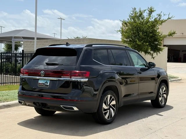 2025 Volkswagen Atlas - Image 2