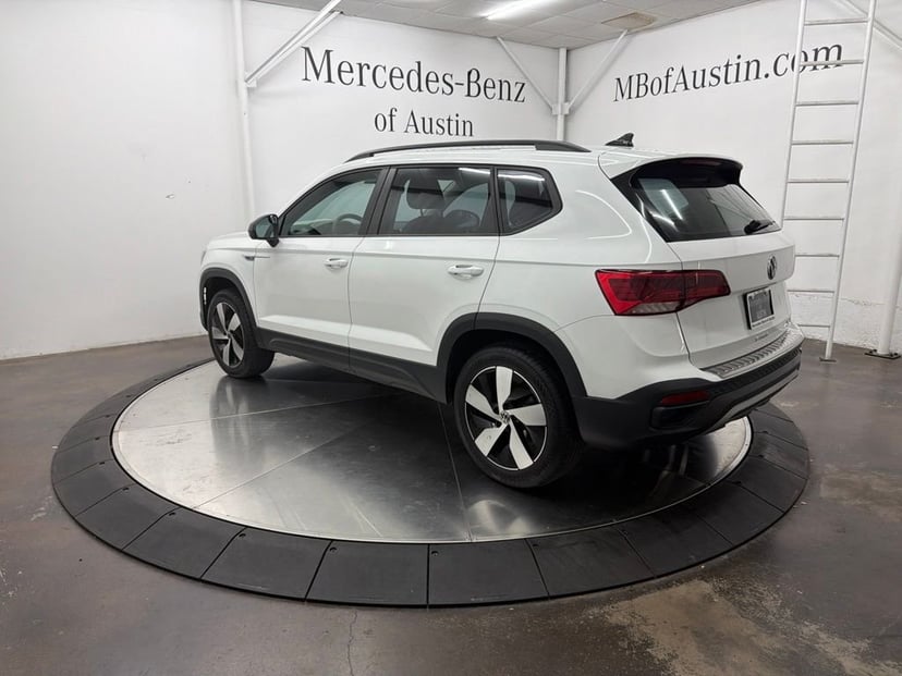 2024 Volkswagen Taos - Image 3