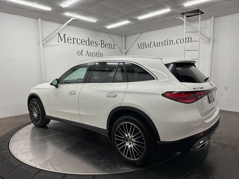 2026 Mercedes-Benz GLC - Image 3