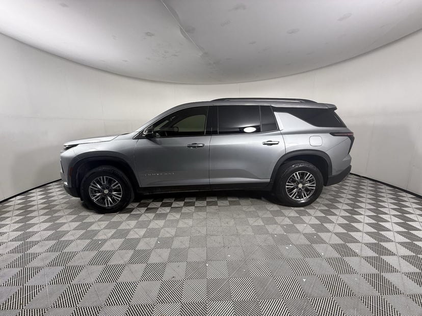 2025 Chevrolet Traverse - Image 2