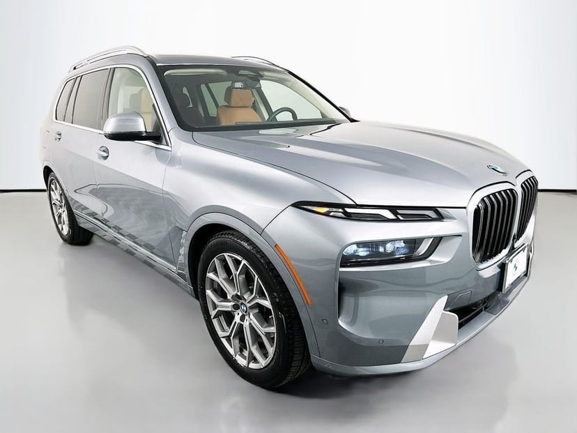 2024 BMW X7 - Image 2