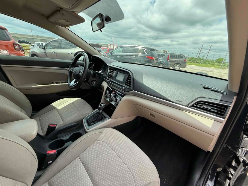 2019 Hyundai Elantra - Image 3