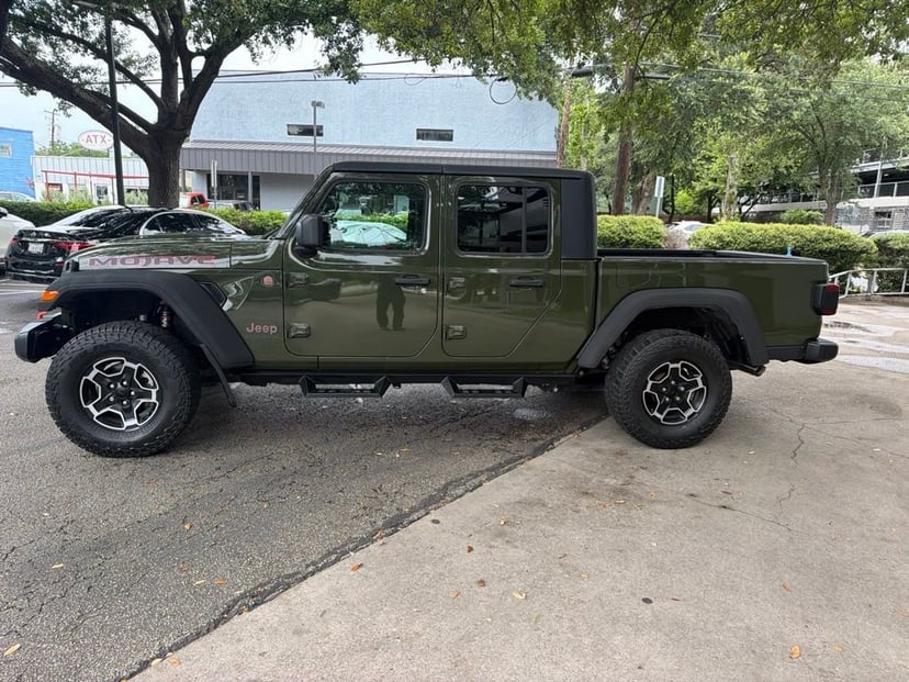 2022 Jeep Gladiator - Image 2