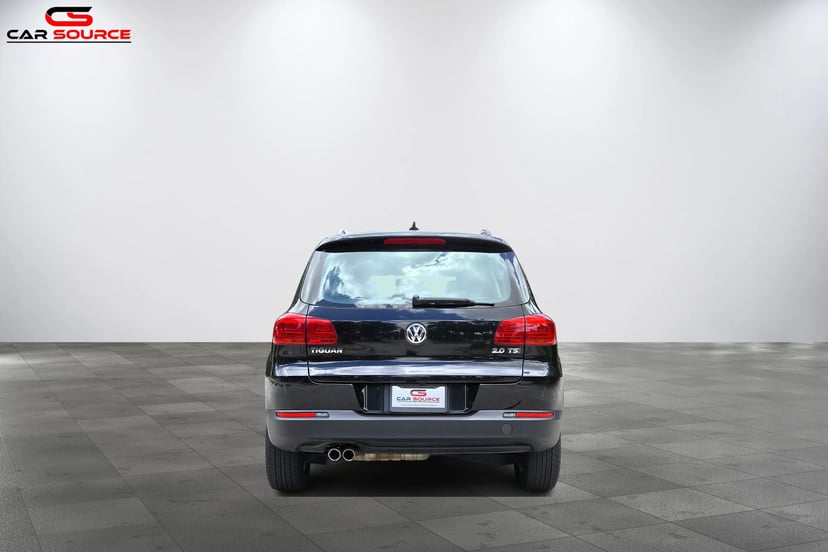 2015 VOLKSWAGEN Tiguan - Image 1