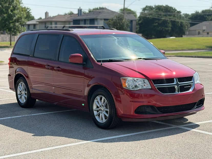 2016 Dodge Grand Caravan - Image 1