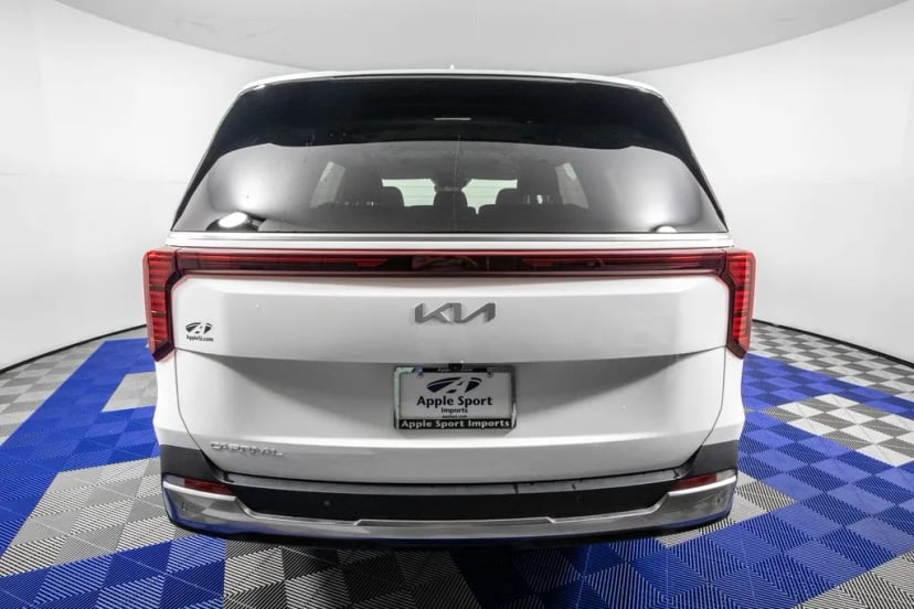 2025 Kia Carnival - Image 2