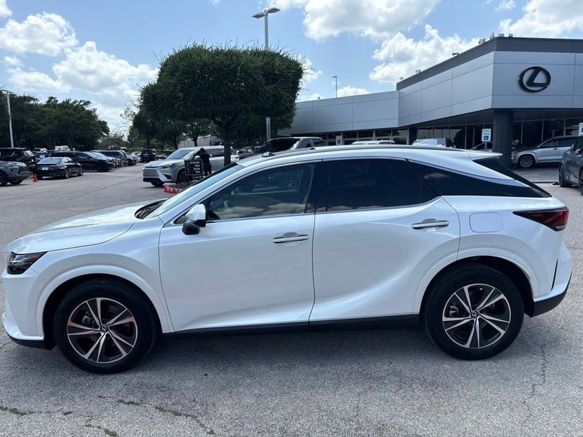 2024 Lexus RX - Image 2