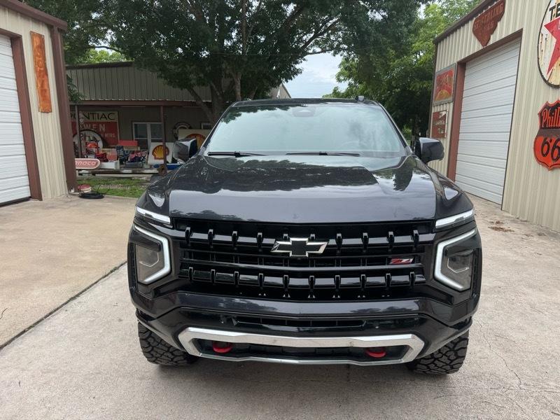 2025 Chevrolet Suburban - Image 3