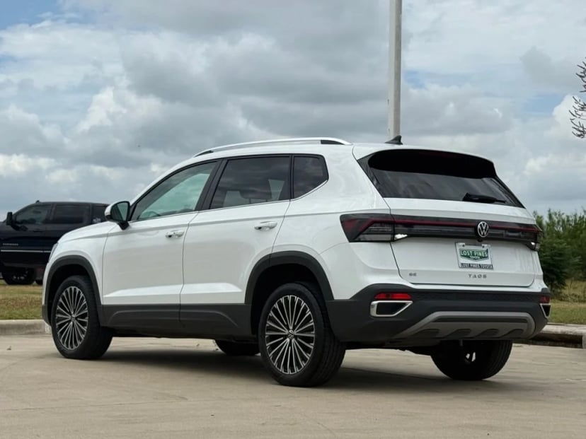 2025 Volkswagen Taos - Image 2