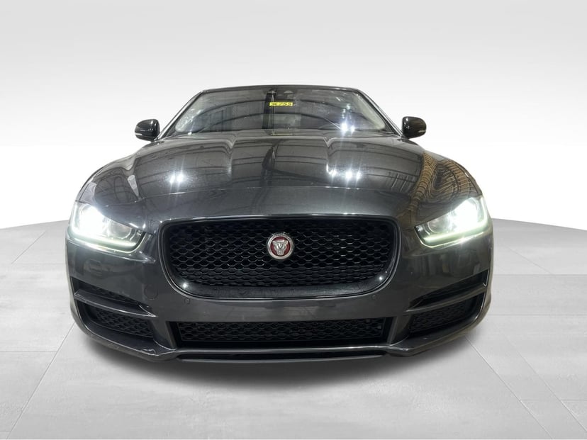 2017 Jaguar xe - Image 3