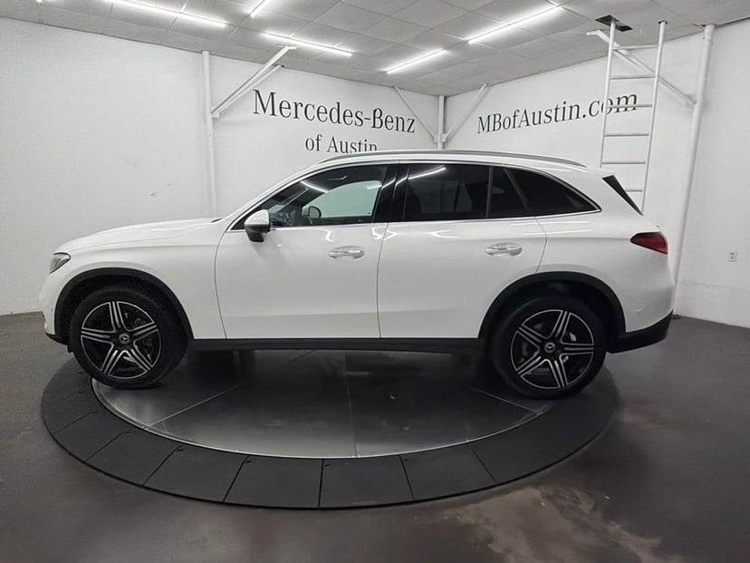 2027 Mercedes-Benz GLC - Image 2