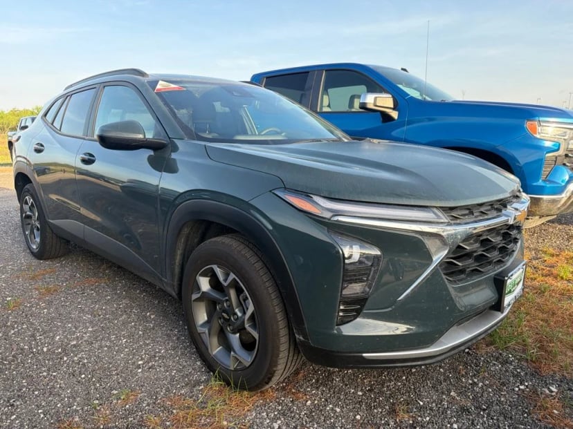2025 Chevrolet Trax - Image 1
