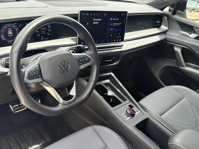 2025 Volkswagen Tiguan - Image 2
