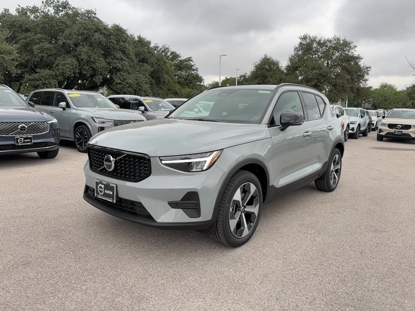 2026 Volvo XC40 - Image 1