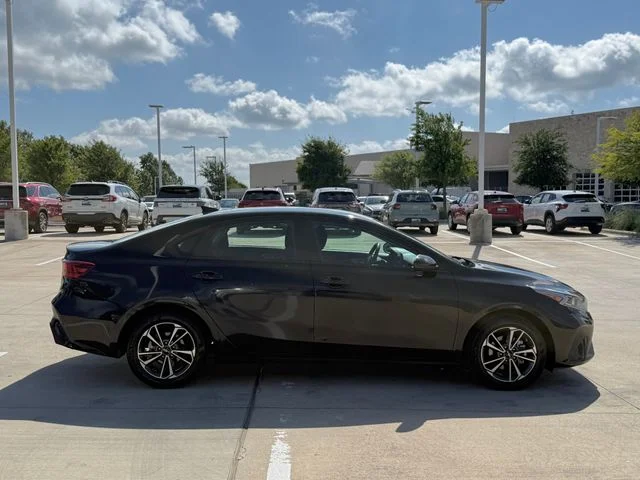 2023 Kia Forte - Image 3