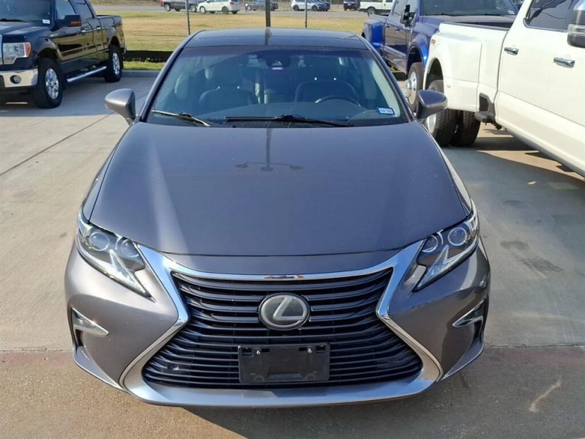 2017 Lexus ES - Image 3