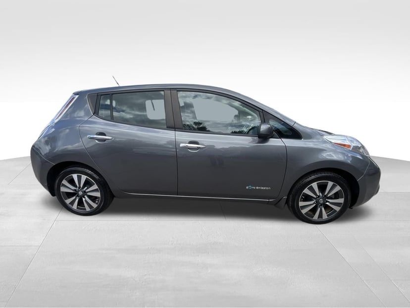 2017 Nissan Leaf - Image 1