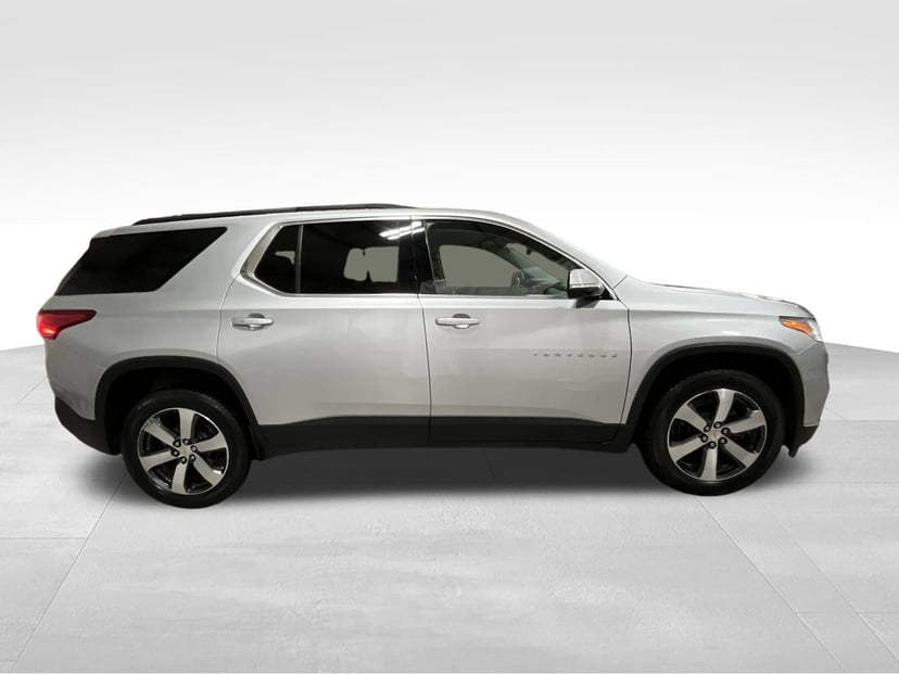 2020 Chevrolet Traverse - Image 2