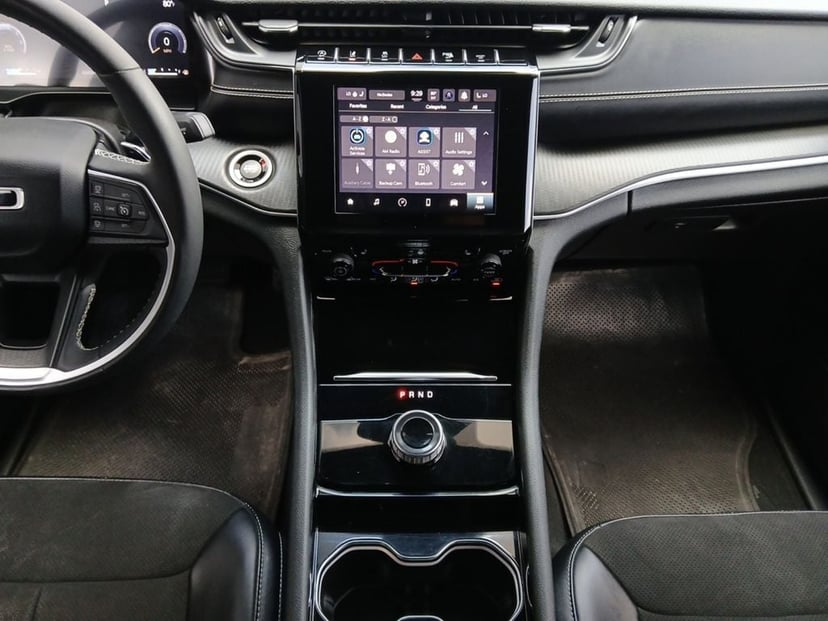 2023 Jeep Grand Cherokee - Image 2