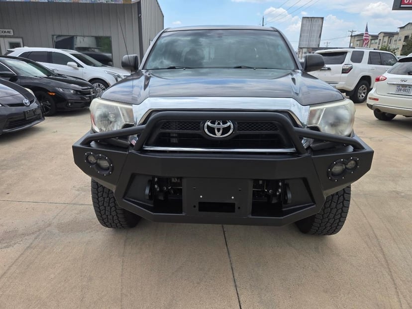 2015 Toyota Tacoma - Image 2