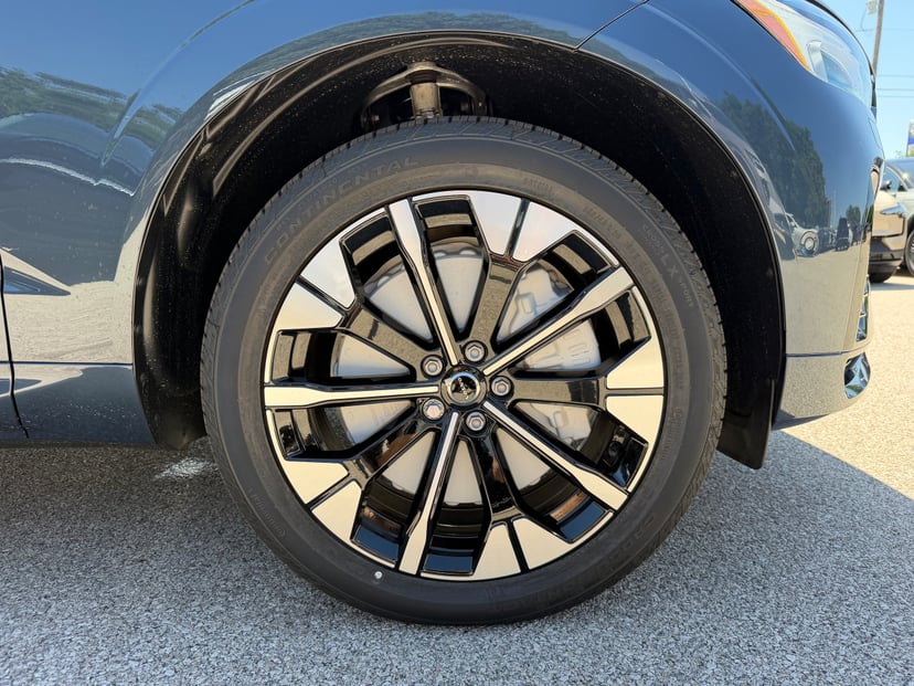 2026 Volvo XC60 - Image 3