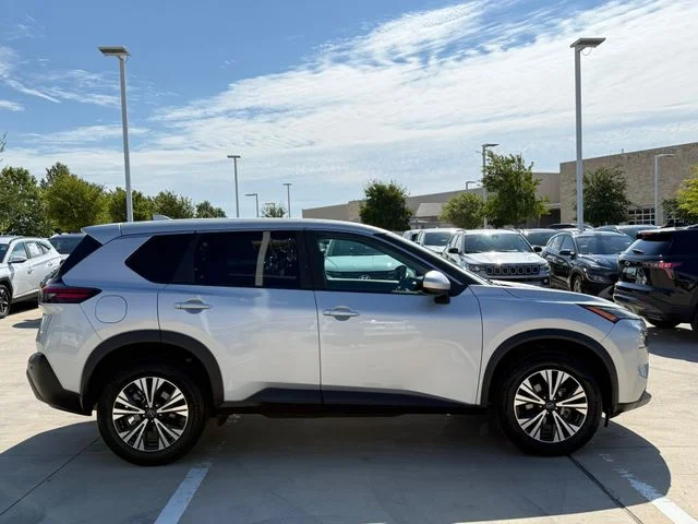 2023 Nissan Rogue - Image 2