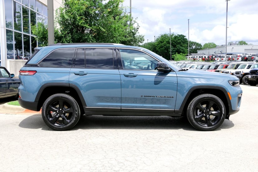 2026 Jeep Grand Cherokee - Image 1